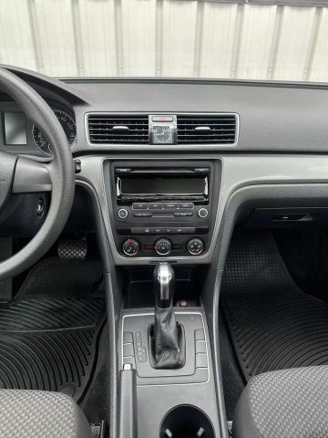 2014 Volkswagen Passat - Image 25