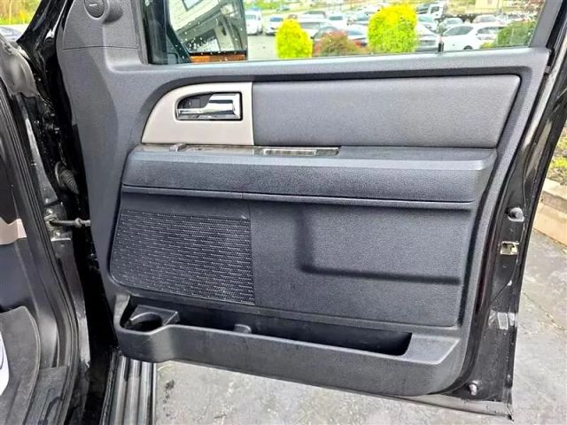 2017 Ford Expedition - Image 13