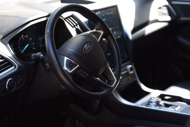 2022 Ford Edge - Image 25