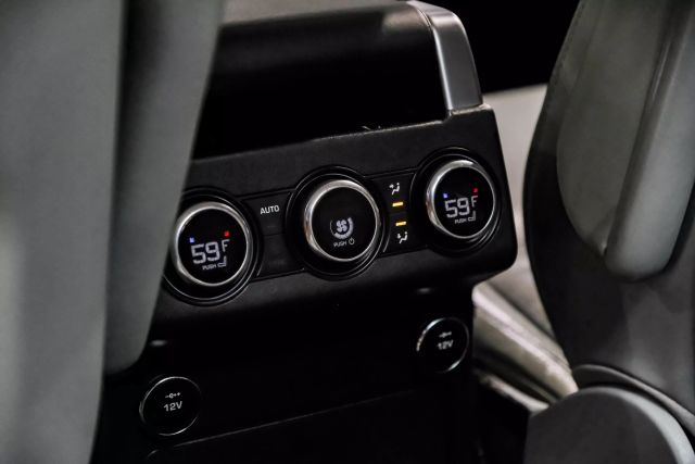 2017 Land Rover Discovery Hse Luxury Sport Utility 4d - Image 41