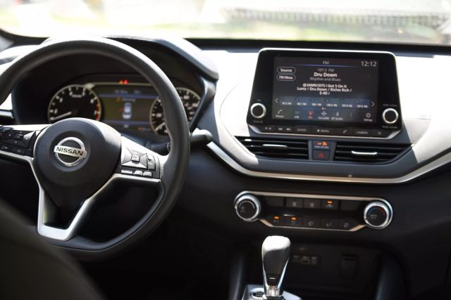 2021 Nissan Altima - Image 22