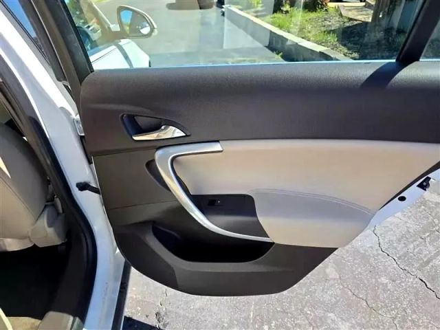 2016 Buick Regal - Image 16