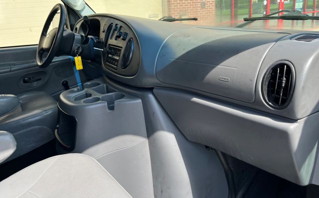 2005 Ford E150 Super Duty Cargo - Image 46