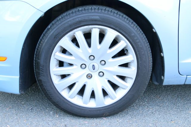 2011 Ford Fusion - Image 32