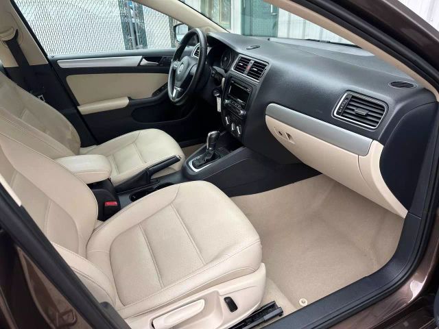 2014 Volkswagen Jetta - Image 20