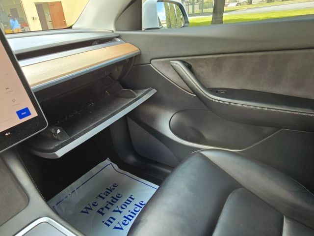 2022 Tesla Model Y - Image 20