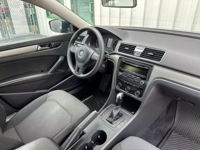 2014 Volkswagen Passat - Image 21