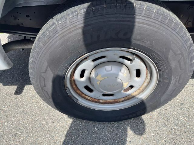 2005 Ford E150 Super Duty Cargo - Image 26