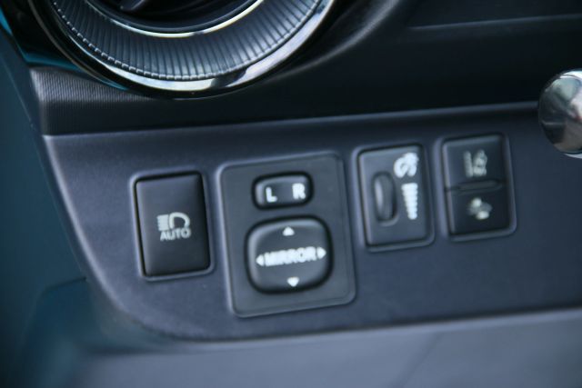 2018 Toyota Prius C - Image 19