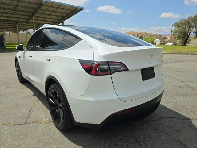 2022 Tesla Model Y - Image 6