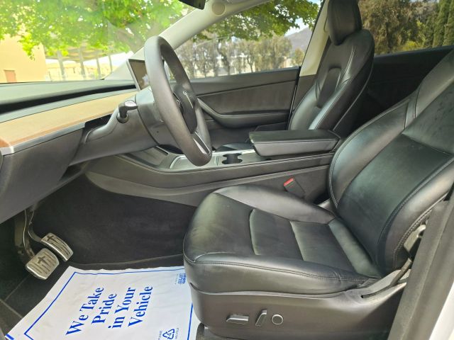 2022 Tesla Model Y - Image 13