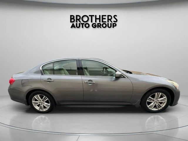 2011 Infiniti G - Image 10