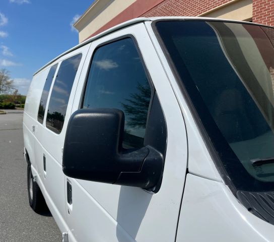 2005 Ford E150 Super Duty Cargo - Image 15