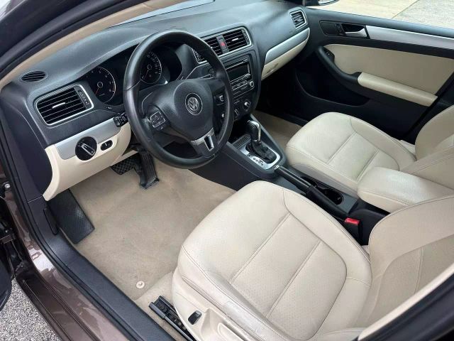 2014 Volkswagen Jetta - Image 16