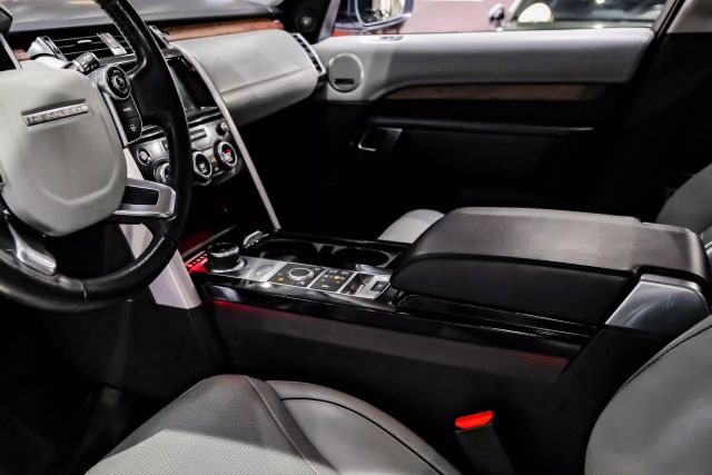 2017 Land Rover Discovery Hse Luxury Sport Utility 4d - Image 27