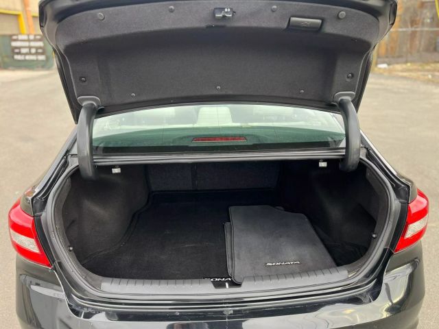 2015 Hyundai Sonata Se Sedan 4d - Image 8