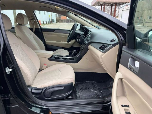 2015 Hyundai Sonata Se Sedan 4d - Image 11