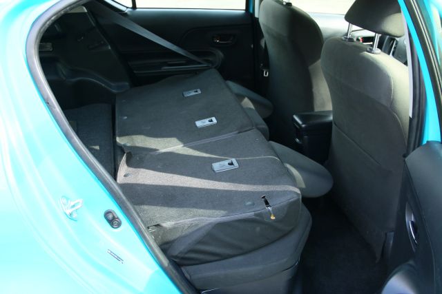 2018 Toyota Prius C - Image 38