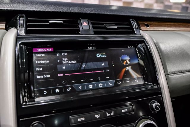 2017 Land Rover Discovery Hse Luxury Sport Utility 4d - Image 33