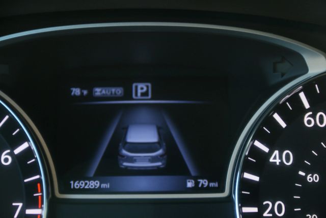 2017 Nissan Pathfinder - Image 29