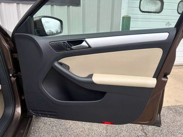 2014 Volkswagen Jetta - Image 22