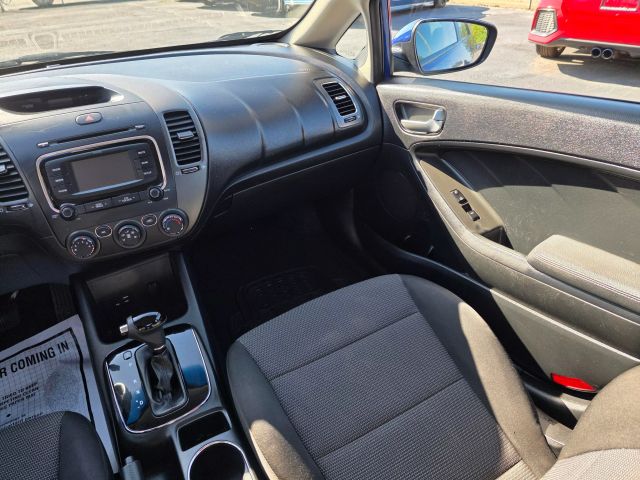 2018 Kia Forte - Image 12