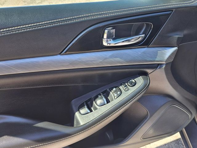 2018 Nissan Maxima - Image 15