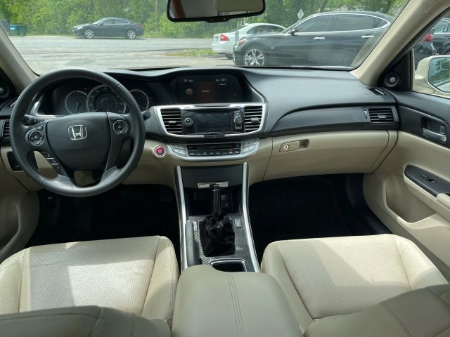2015 Honda Accord - Image 12