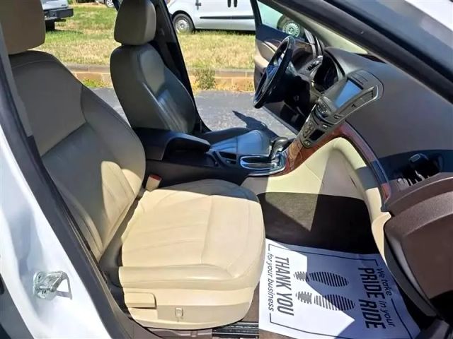 2016 Buick Regal - Image 15