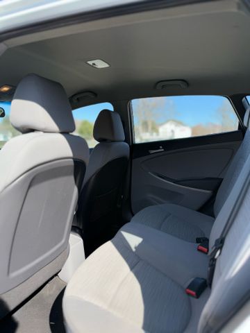 2016 Hyundai Accent Se Hatchback 4d - Image 10