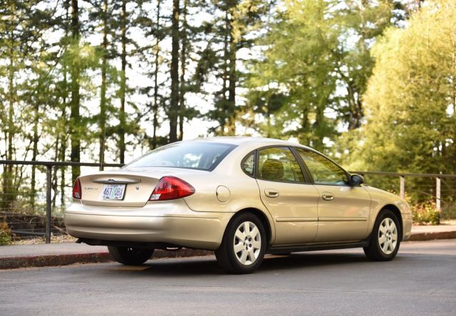 2001 Ford Taurus - Image 13