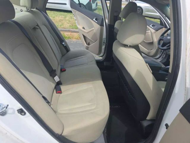 2012 Kia Optima - Image 18