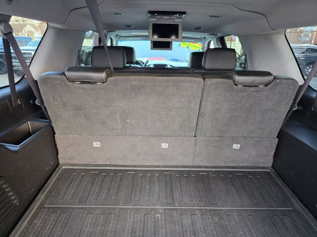 2016 Chevrolet Suburban Ltz Sport Utility 4d - Image 16