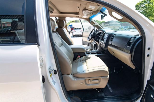 2014 TOYOTA SEQUOIA SUV WHITE AUTOMATIC - Auto Masters of Carolinas