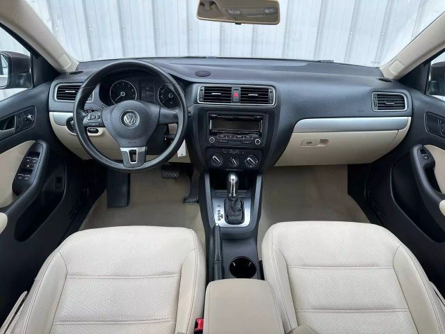2014 Volkswagen Jetta - Image 23