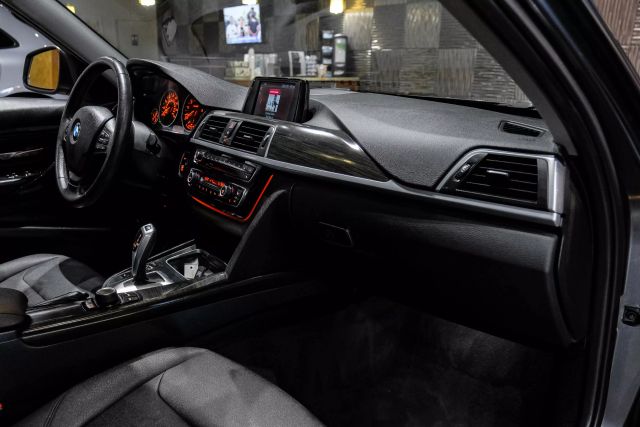 2018 Bmw 3 Series 320i Xdrive Sedan 4d - Image 10