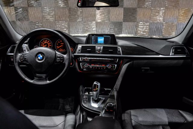 2018 Bmw 3 Series 320i Xdrive Sedan 4d - Image 11