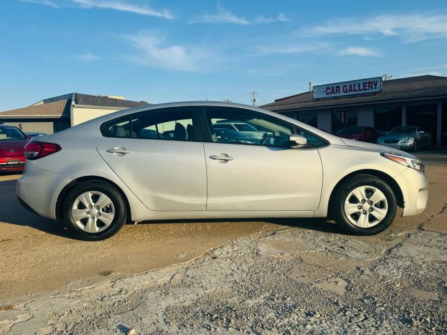 2018 Kia Forte - Image 10