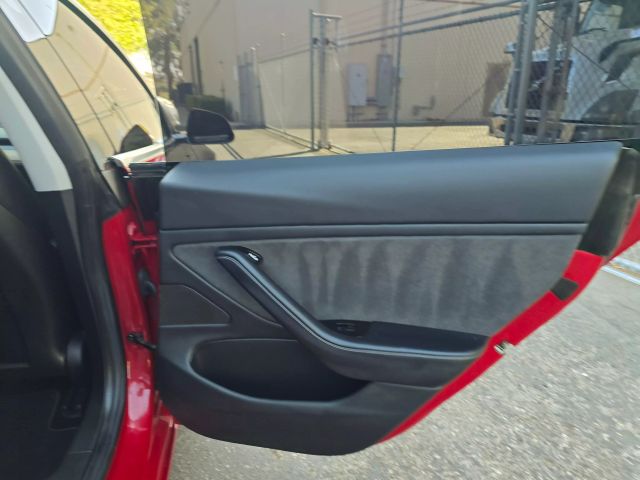 2018 Tesla Model 3 - Image 27