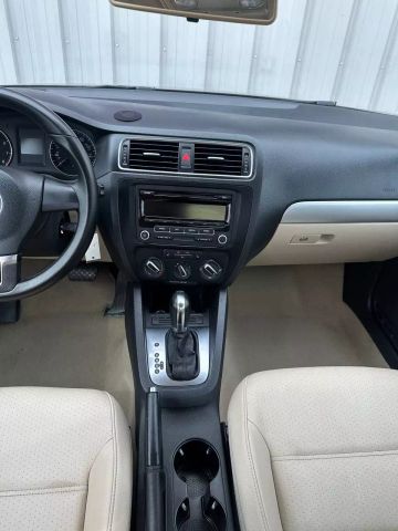 2014 Volkswagen Jetta - Image 25