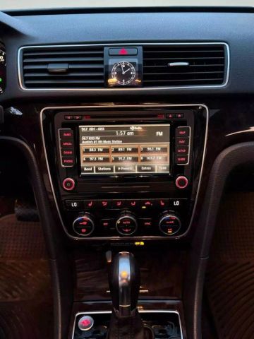 2014 Volkswagen Passat - Image 32