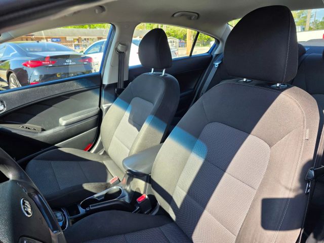 2018 Kia Forte - Image 8