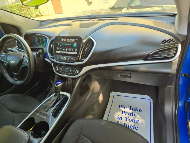 2017 Chevrolet Volt - Image 30