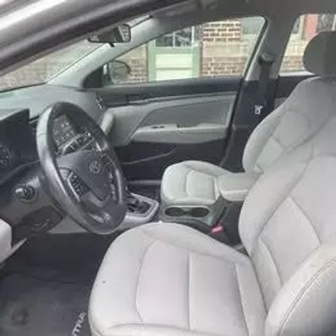 2017 Hyundai Elantra - Image 5
