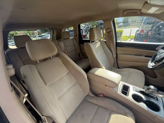 2017 Jeep Grand Cherokee - Image 24