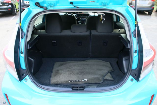 2018 Toyota Prius C - Image 31