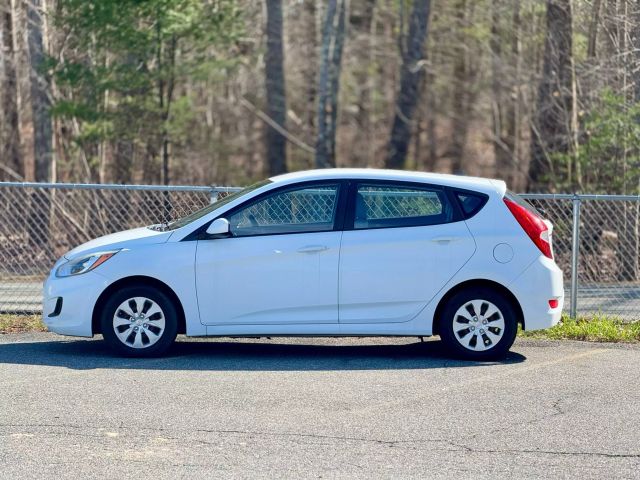2016 Hyundai Accent Se Hatchback 4d - Image 5