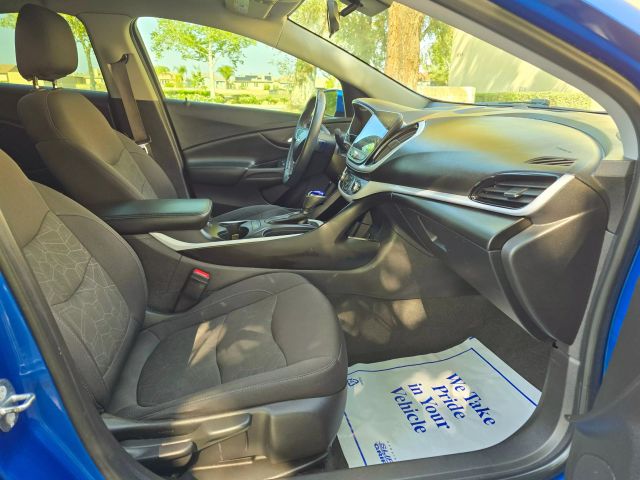 2017 Chevrolet Volt - Image 29