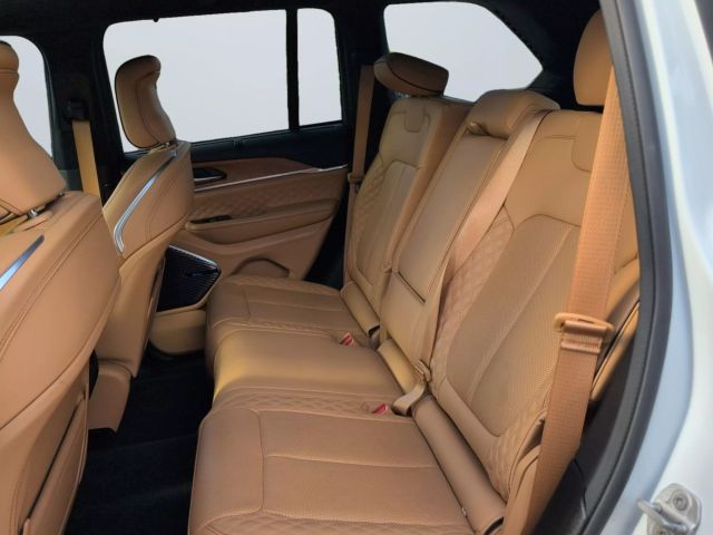 2022 Jeep Grand Cherokee - Image 13
