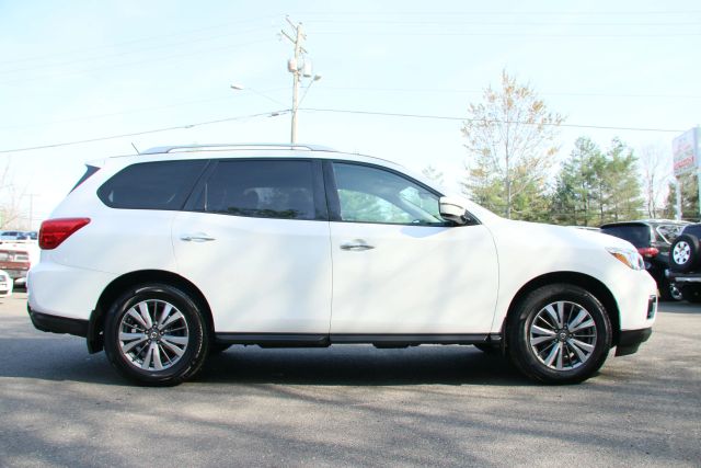 2017 Nissan Pathfinder - Image 8